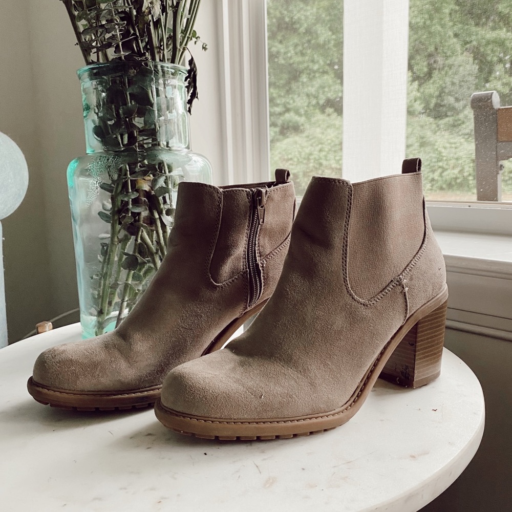 NATURAL REFLECTIONS Boot Heels